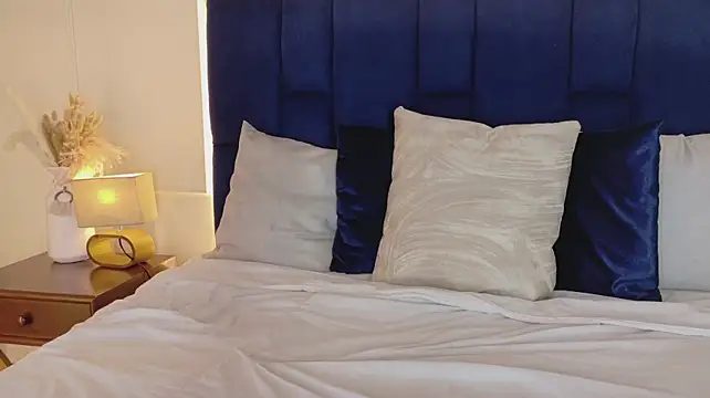 chloe_wilson7 live cam on StripChat