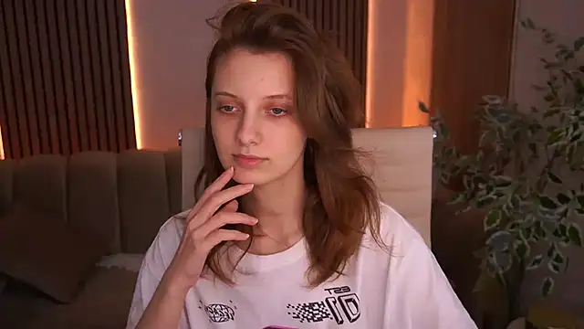 CuteeFoxy live cam on StripChat