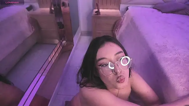 Ivory_Dlacour webcam