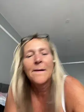 Blondnboujee53