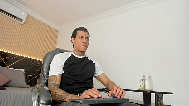 Damian_romanoff_ live sex cam