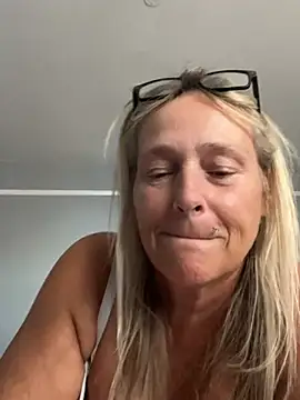 Blondnboujee53