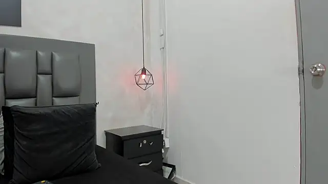 dakota_roussee webcam
