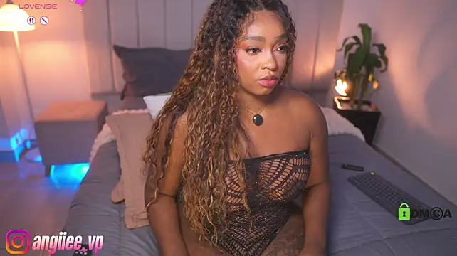 nicoletth18 live cam on StripChat