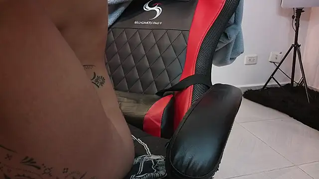 selene_red_ live cam on StripChat