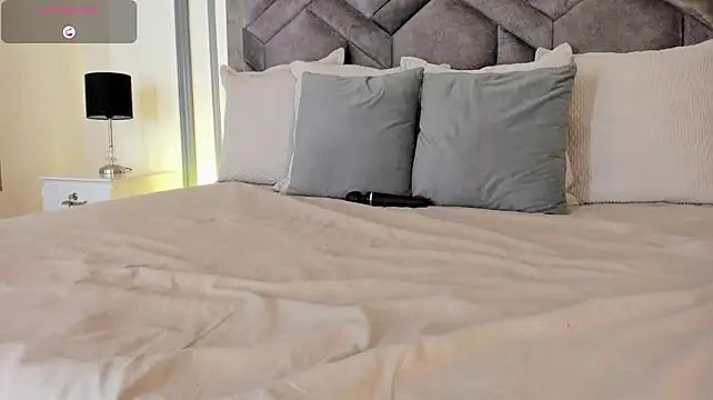 cocoamore live cam on StripChat