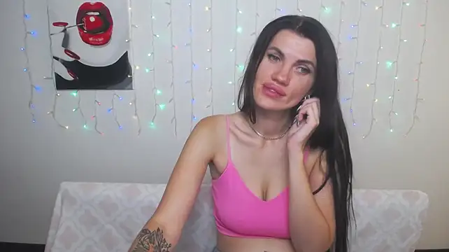 MilaLoona webcam