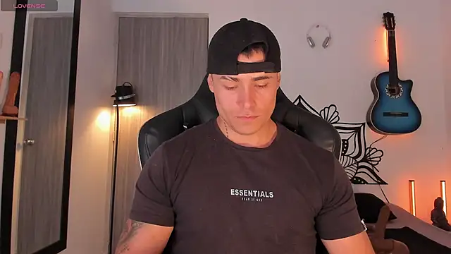 connorsmiith live cam on StripChat