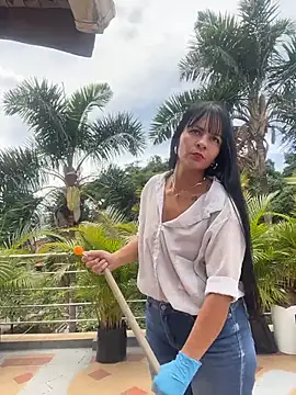 LuxeBrunetteXXX webcam