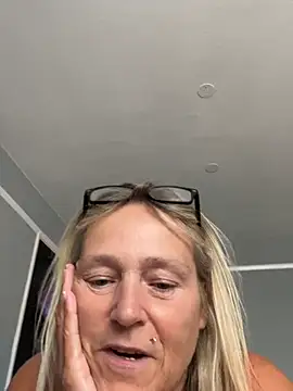 Blondnboujee53