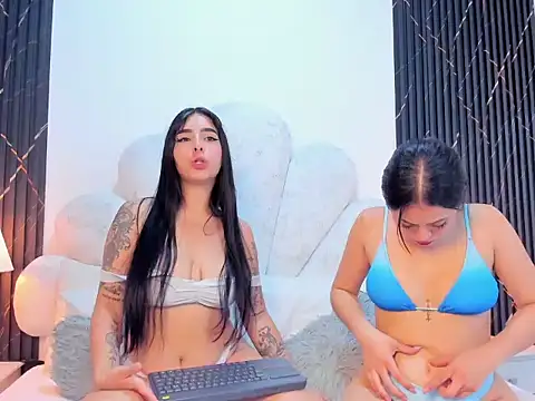 Game_of_bitches webcam