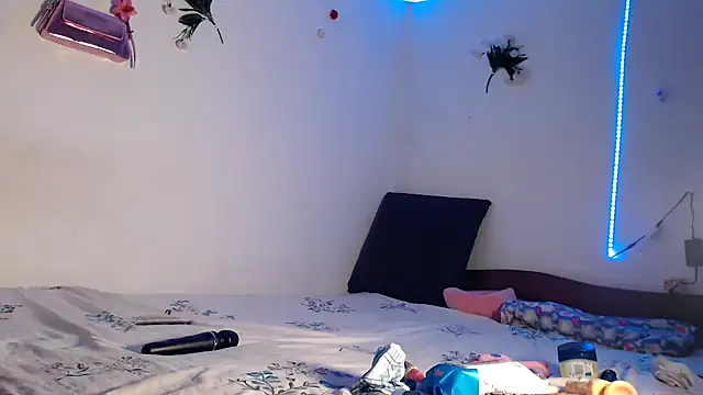 barbianaa671 (F teen) - Lets play with my kitty