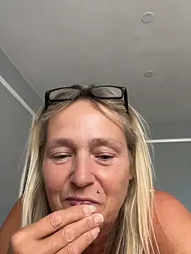 Blondnboujee53