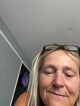 Blondnboujee53