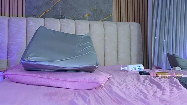 mia_scot webcam