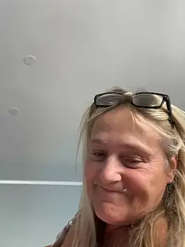 Blondnboujee53