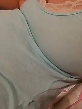 LittleFlower777 webcam