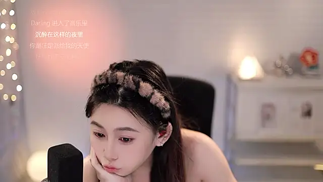SleepArtist live cam on StripChat
