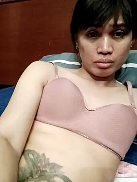 QueenSoreal live cam on StripChat