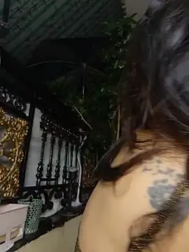 lyna_bl live cam on StripChat