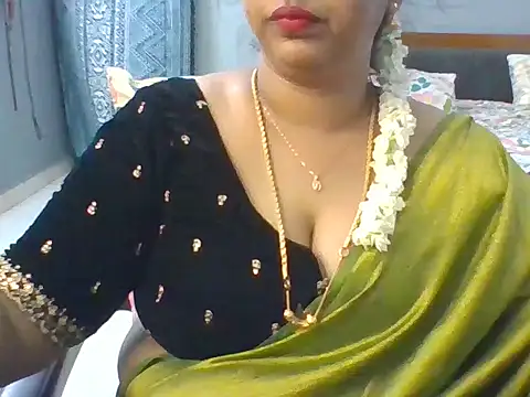 Tamil_hot_Meenu live cam on StripChat