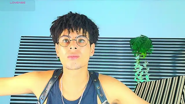 ThiiagoSaeenz live cam on StripChat