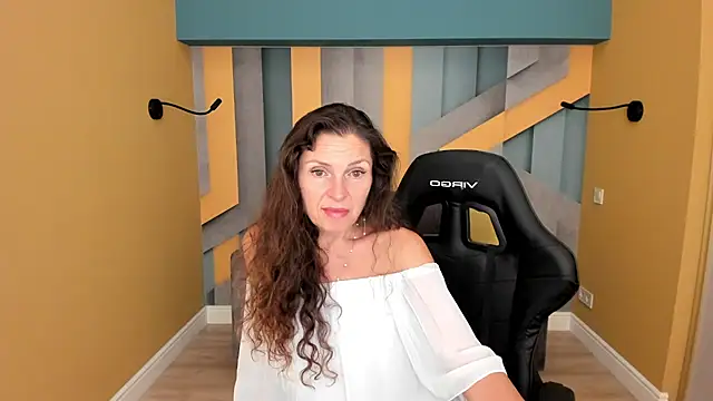 EllaLong webcam