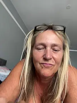 blondnboujee53