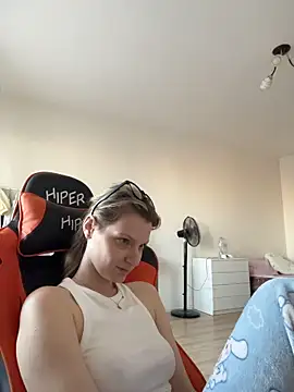 MaryHiggins webcam