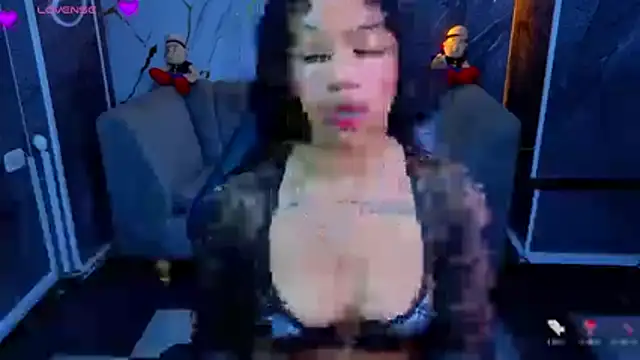 Violeth_b live cam on StripChat