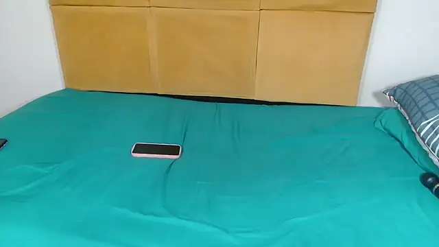 HugeTitisxx webcam