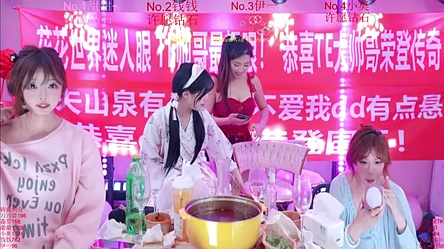 Luckybaby-001 live cam on StripChat
