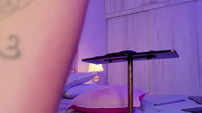 mia_hank