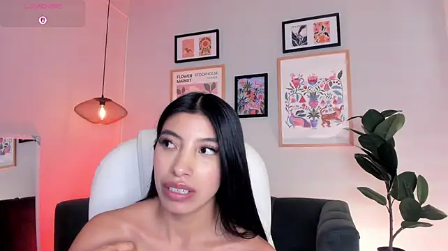 Tiffany_Low webcam