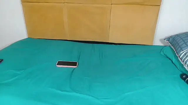 HugeTitisxx webcam