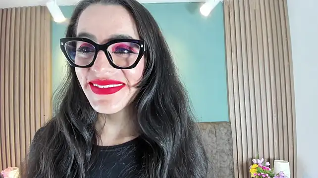IsisNoir live cam on StripChat
