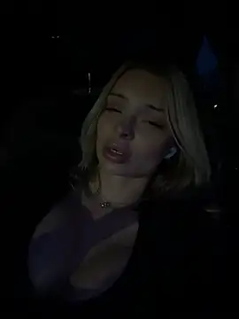 HannaXLove live room snapshot on Stripchat