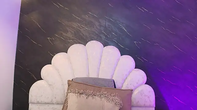 _MiaBrown_ live webcam