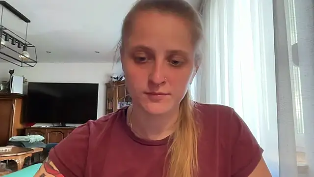 LeaWetGirl live cam on StripChat