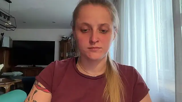 LeaWetGirl webcam