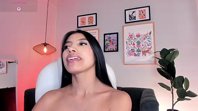 Tiffany_Low live cam on StripChat