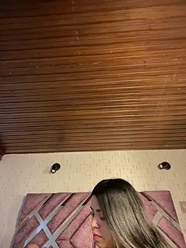 LunaMoore_Pink webcam