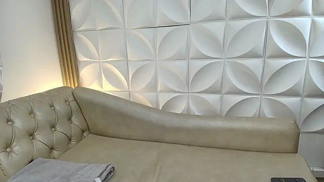 Bella_Stoone_ live cam on StripChat