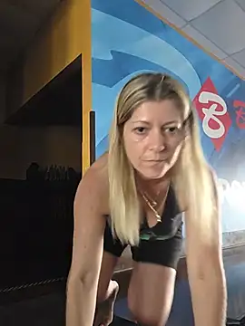 nikkiblisss (F milf) - Pussy play in parking lot
