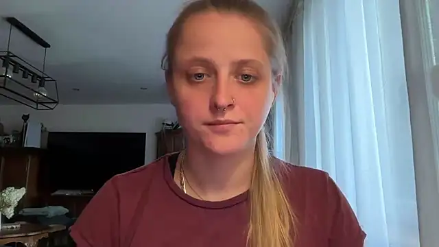 LeaWetGirl webcam