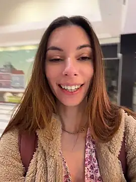 AmelieCrystal live webcam