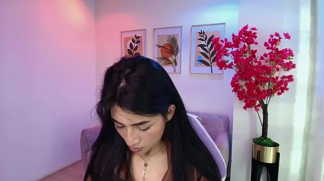 Rainy_doll live cam on StripChat