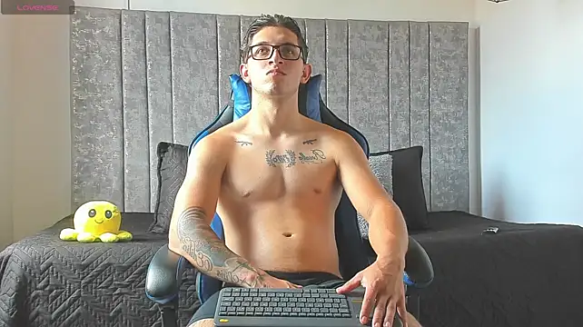 Calvin_Hunter webcam