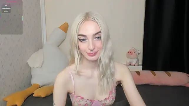 succubantra live cam on StripChat