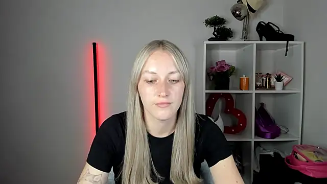 EvelynBlond webcam